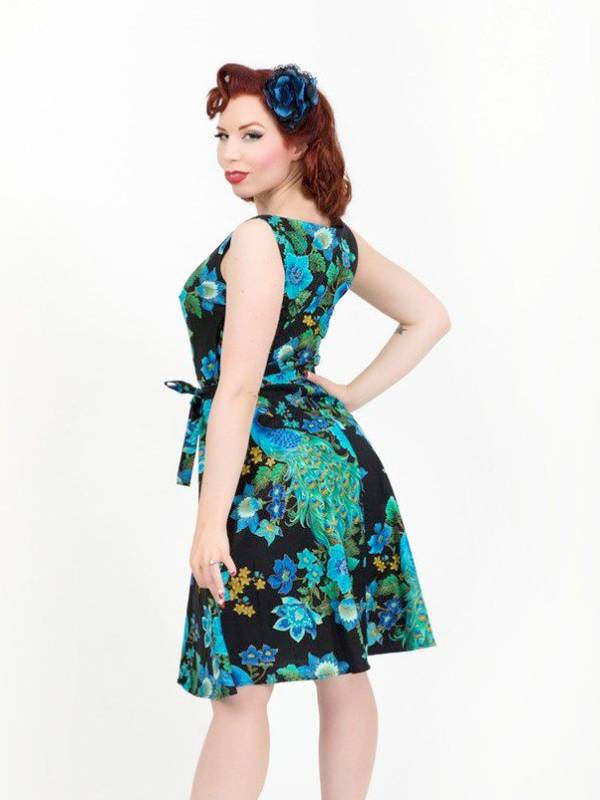 Heart of Haute Kleid Monique Peacock Royale