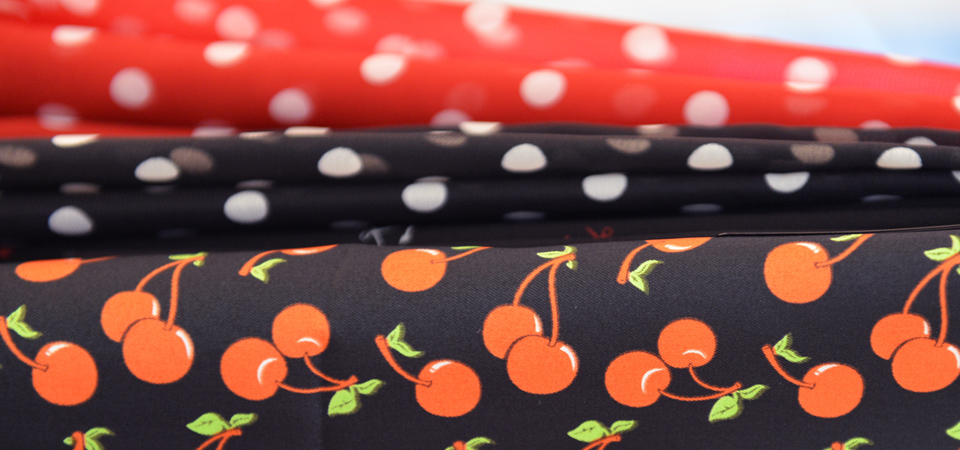Bunte Tücher im Rockabilly-Stil